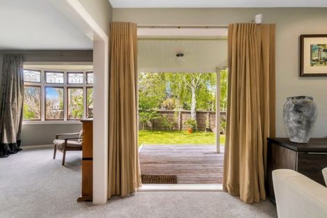 Photo of property in 2 Lynch Street, Point Chevalier, Auckland, 1022