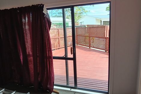 Photo of property in 8 Coletta Lane, Te Atatu South, Auckland, 0610
