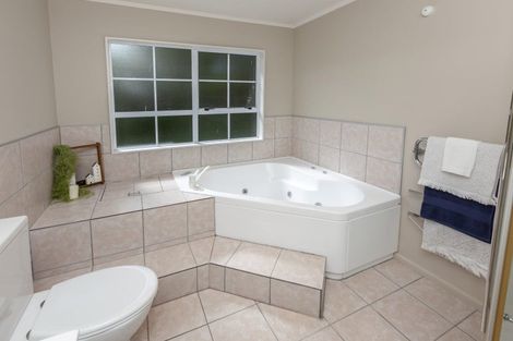 Photo of property in 34 Awanui Drive, Waikanae, 5036