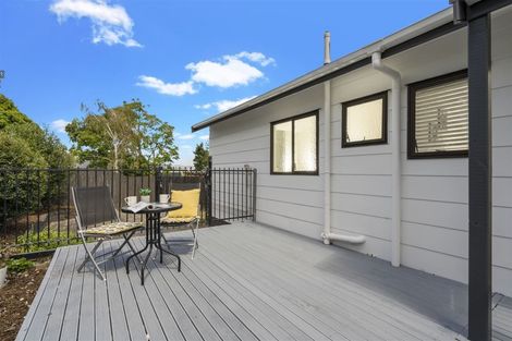 Photo of property in 2/23 Flaunty Place, West Harbour, Auckland, 0618