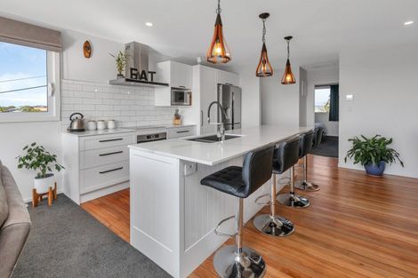 Photo of property in 16 Seaview Road, Ruakaka, 0116