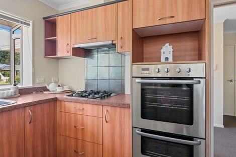 Photo of property in 5 Ashleigh Way, Waikanae Beach, Waikanae, 5036