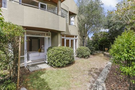 Photo of property in 2/43 Princes Street, Northcote Point, Auckland, 0627