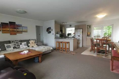 Photo of property in 2/14 Camilla Grove, Totara Vale, Auckland, 0629