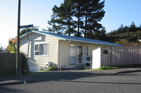 Photo of property in 2 Takanini Grove, Stokes Valley, Lower Hutt, 5019