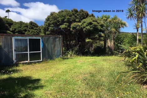 Photo of property in 105 Piha Road, Piha, 0772