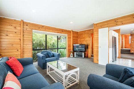 Photo of property in 2/6 Stoneleigh Court, Sunnynook, Auckland, 0632