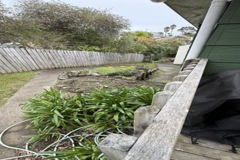 Photo of property in 2/15 Louise Place, Browns Bay, Auckland, 0630