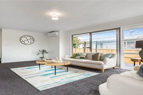 Photo of property in 9 Huruhuru Road, Massey, Auckland, 0614