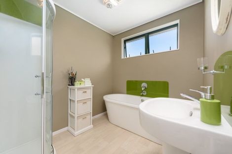 Photo of property in 1 Saunders Place, Te Puke, 3119