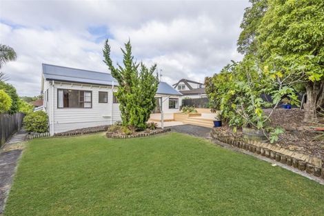 Photo of property in 8 Curacao Place, Half Moon Bay, Auckland, 2012