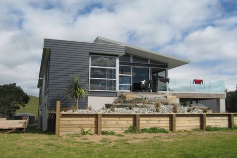 Photo of property in 13 Kaye Road, Pataua North, Whangarei, 0175