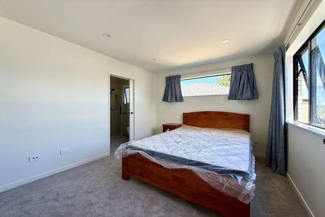 Photo of property in 28d Kereru Street, Henderson, Auckland, 0612