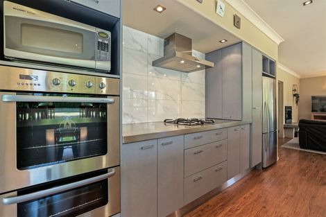 Photo of property in 296 Gardiners Road, Harewood, Christchurch, 8051