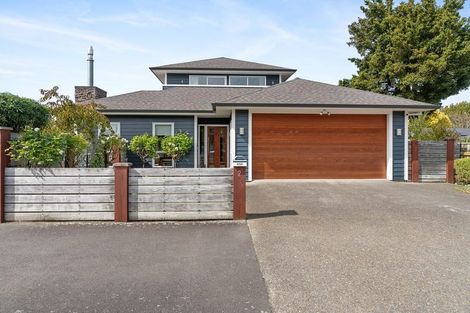 Photo of property in 2 Dixon Street, Carterton, 5713