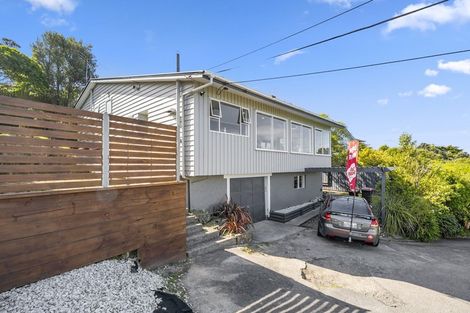 Photo of property in 9 Salford Street, Newlands, Wellington, 6037