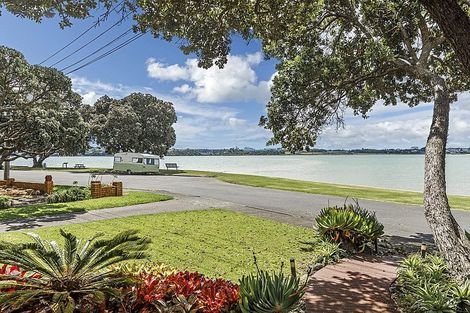 Photo of property in 1/22 Lansdowne Street, Bayswater, Auckland, 0622