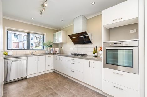 Photo of property in 5 Sonoma Crescent, Oteha, Auckland, 0632