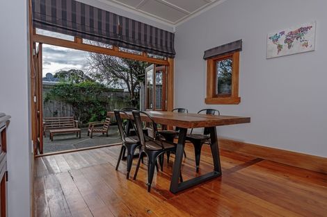 Photo of property in 33 Knowles Street, Terrace End, Palmerston North, 4410