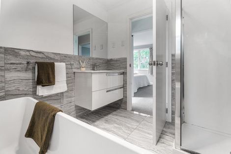 Photo of property in 42 Lauderdale Road, Birkdale, Auckland, 0626