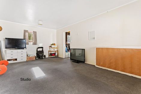 Photo of property in 22 Broadfield Street, Massey, Auckland, 0614