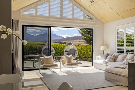 Photo of property in 8 Soudley Court, Jacks Point, Queenstown, 9371