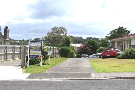 Photo of property in 2/3 Marsh Avenue, Forrest Hill, Auckland, 0620