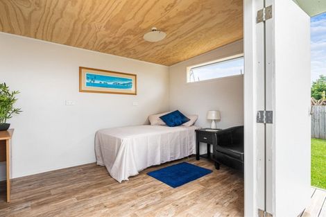 Photo of property in 22 Roberts Road, Te Atatu South, Auckland, 0610