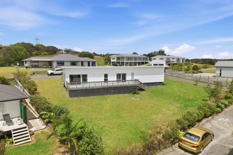 Photo of property in 34 Eagles Way, Cable Bay, 0420