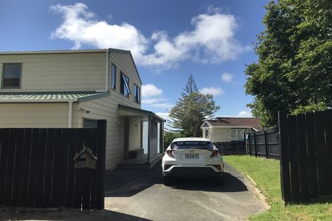 Photo of property in 2/13 Camelot Place, Glenfield, Auckland, 0629
