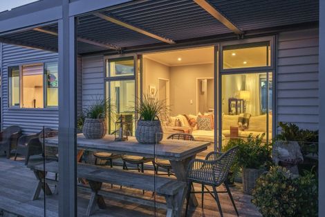 Photo of property in 989 East Coast Road, Kaiaua, Miranda, 2473