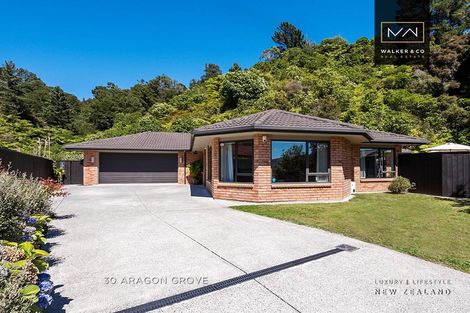 Photo of property in 30 Aragon Grove, Kingsley Heights, Upper Hutt, 5018