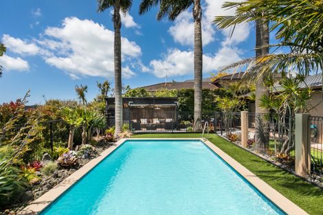 Photo of property in 21 Sartors Avenue, Northcross, Auckland, 0630