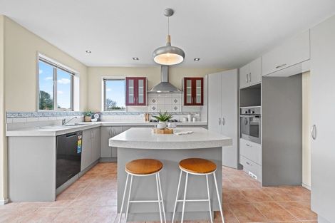 Photo of property in 64 Willowview Drive, Redwood, Christchurch, 8051