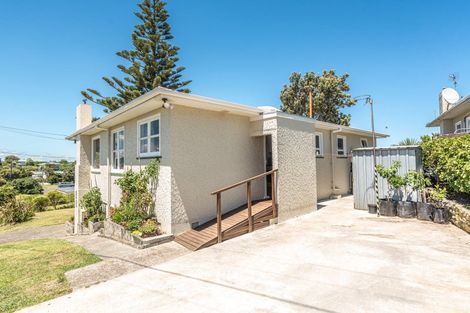 Photo of property in 24 Burns Street, Tawhero, Whanganui, 4501