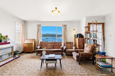 Photo of property in 63 Breaker Bay Road, Breaker Bay, Wellington, 6022