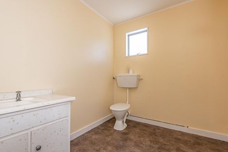 Photo of property in 18 Acacia Street, Kelvin Grove, Palmerston North, 4414