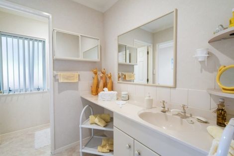 Photo of property in 145 Summerhill Drive, Fitzherbert, Palmerston North, 4410