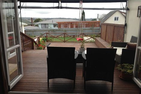 Photo of property in 9 Sylvan Crescent, Te Atatu South, Auckland, 0610