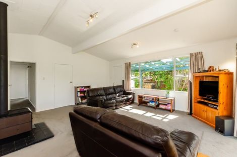 Photo of property in 17 Eruini Street, Waikanae Beach, Waikanae, 5036
