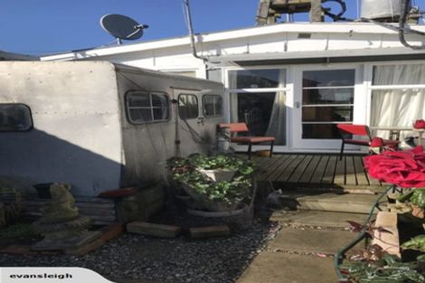 Photo of property in 24 Days Road, Lyttelton, 8082