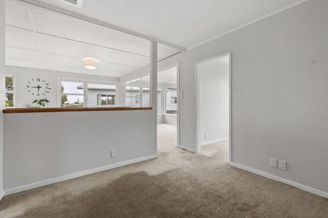Photo of property in 1400 Whangaparaoa Road, Army Bay, Whangaparaoa, 0930