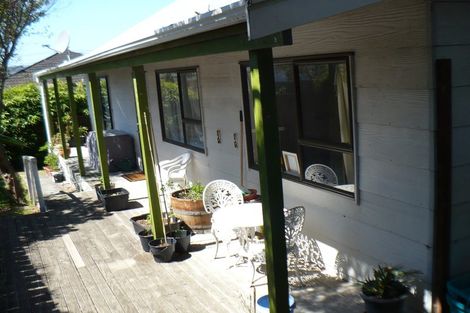 Photo of property in 152 Queens Drive, Lyall Bay, Wellington, 6022