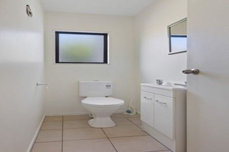 Photo of property in 9 Spalding Rise, Golflands, Auckland, 2013
