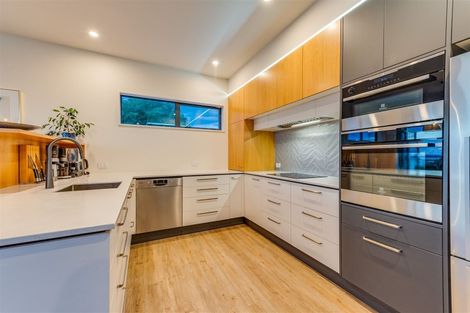 Photo of property in 10 Maffeys Road, Mount Pleasant, Christchurch, 8081