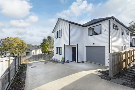 Photo of property in 18c Edgware Road, West Harbour, Auckland, 0618