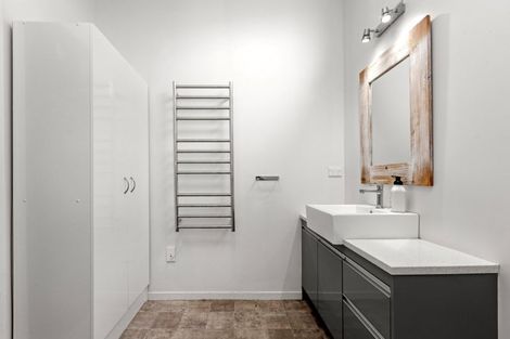 Photo of property in 43a Wallis Street, Raglan, 3225