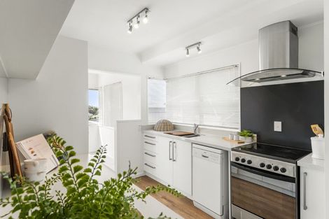 Photo of property in 1/12 Corunna Road, Milford, Auckland, 0620