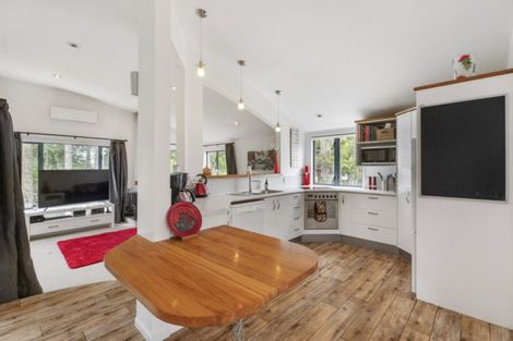 Photo of property in 220 Woodlands Park Road, Titirangi, Auckland, 0604