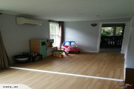 Photo of property in 6 Vineyard Road, Henderson Valley, Auckland, 0614